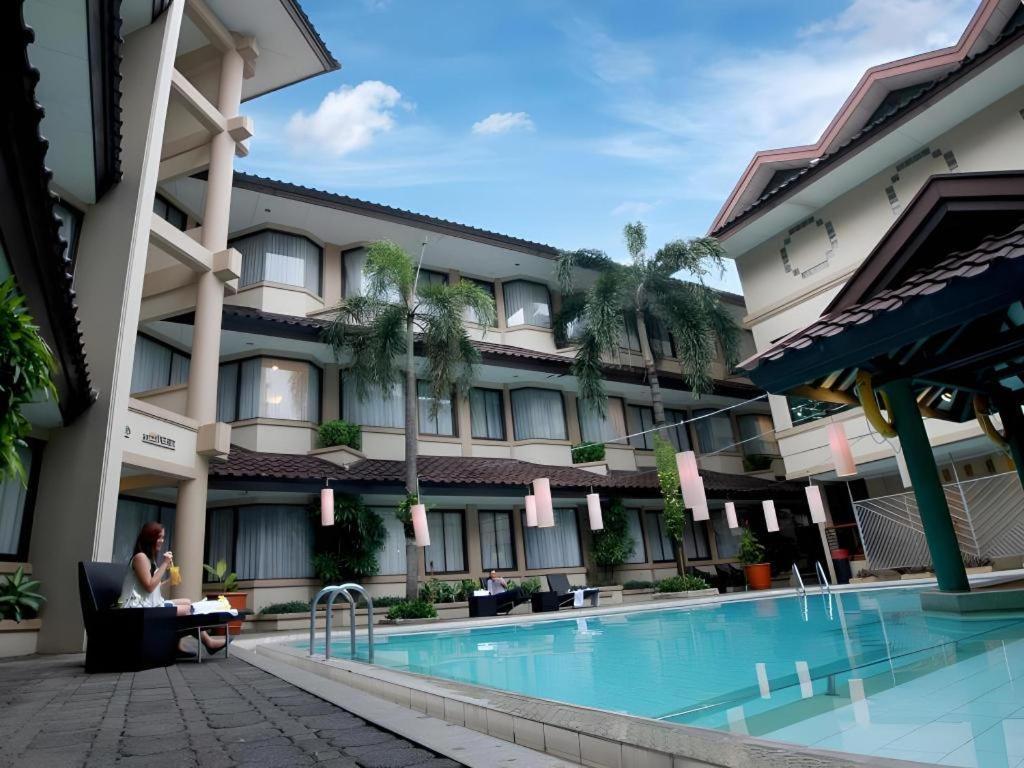 צ'ירבון Bentani Hotel & Residence מראה חיצוני תמונה