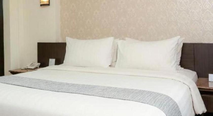 צ'ירבון Bentani Hotel & Residence מראה חיצוני תמונה