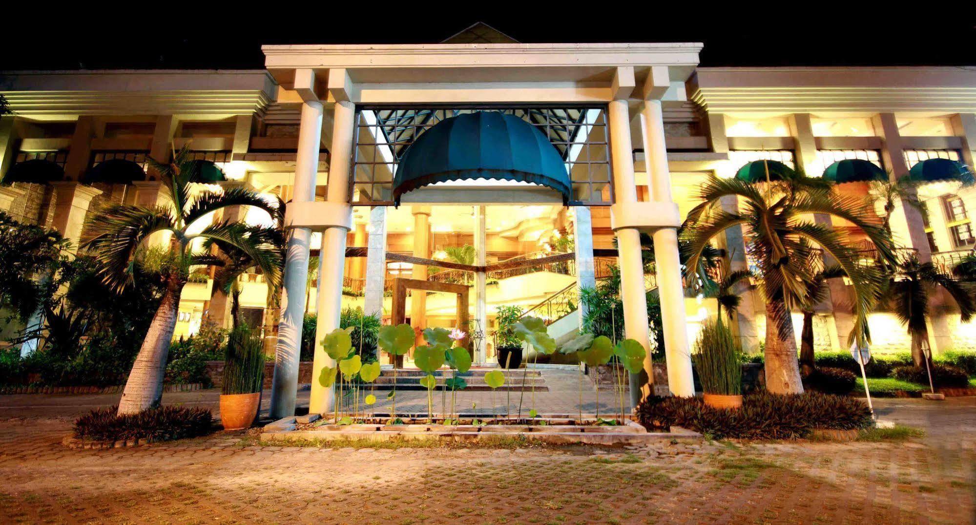 צ'ירבון Bentani Hotel & Residence מראה חיצוני תמונה